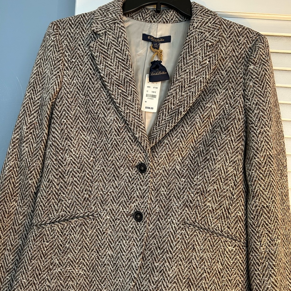 Brooks Brothers Brown and cream herringbone tweed blazer.